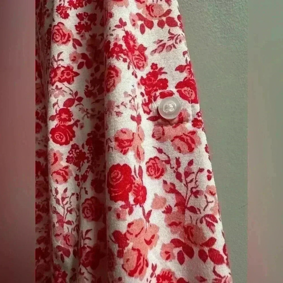 NWOT | Women’s Lularoe Valentina Button Up | M | Red Floral - Picture 9 of 9